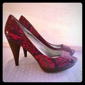 Open Toe Snake Print Pumps